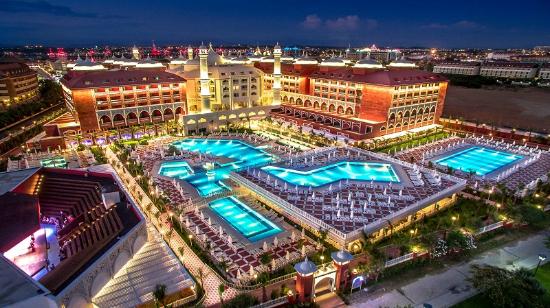 royal-taj-mahal-hotel